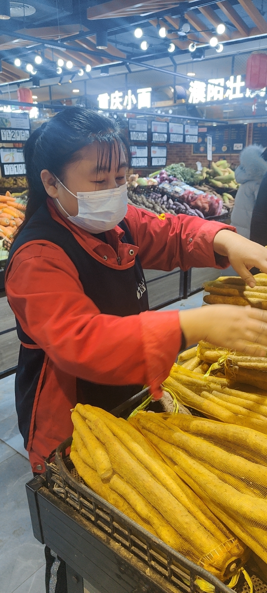 紫东店马志玲关键时刻挺身而出  保护顾客人身安全