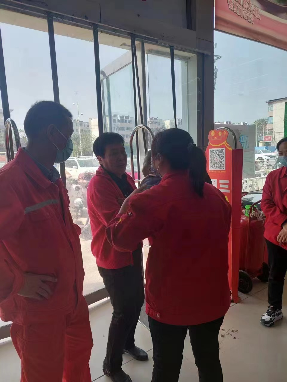 盟城生鲜店张晓宁 暖心善举感动顾客