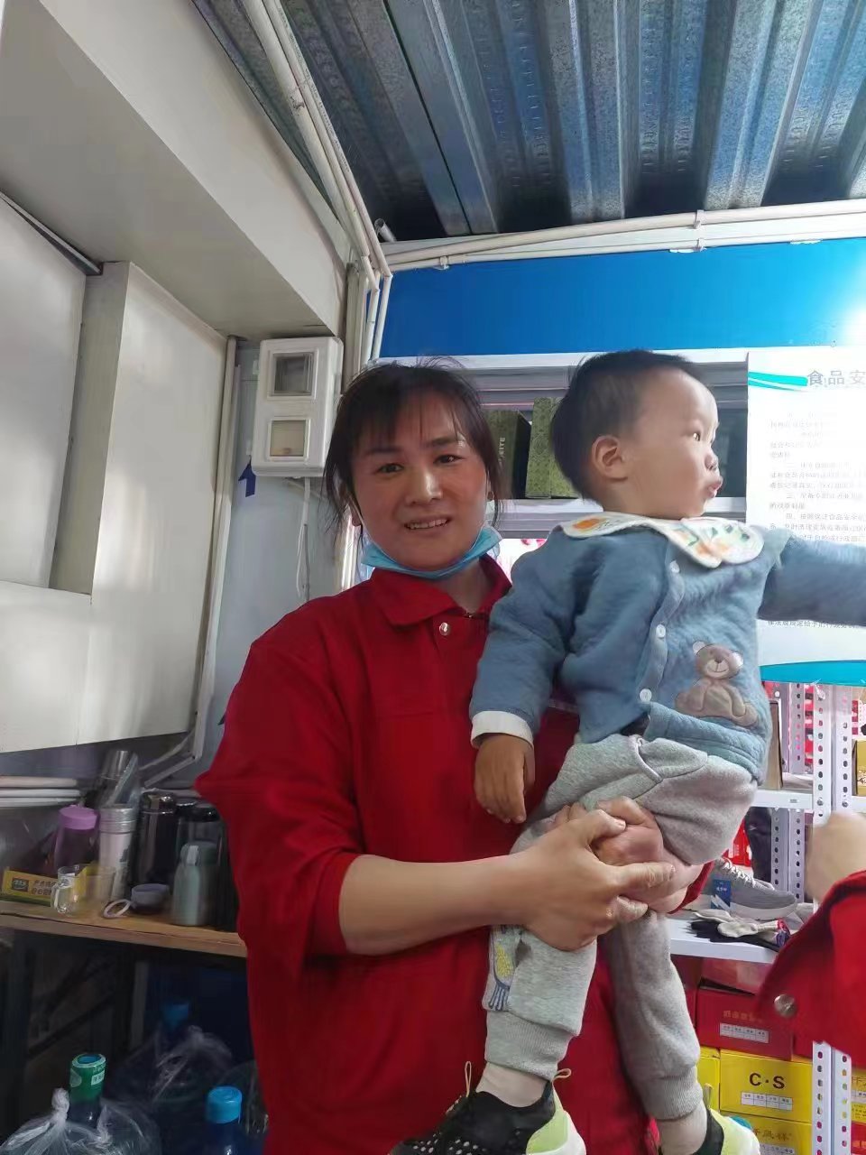 盟城生鲜店张晓宁 暖心善举感动顾客
