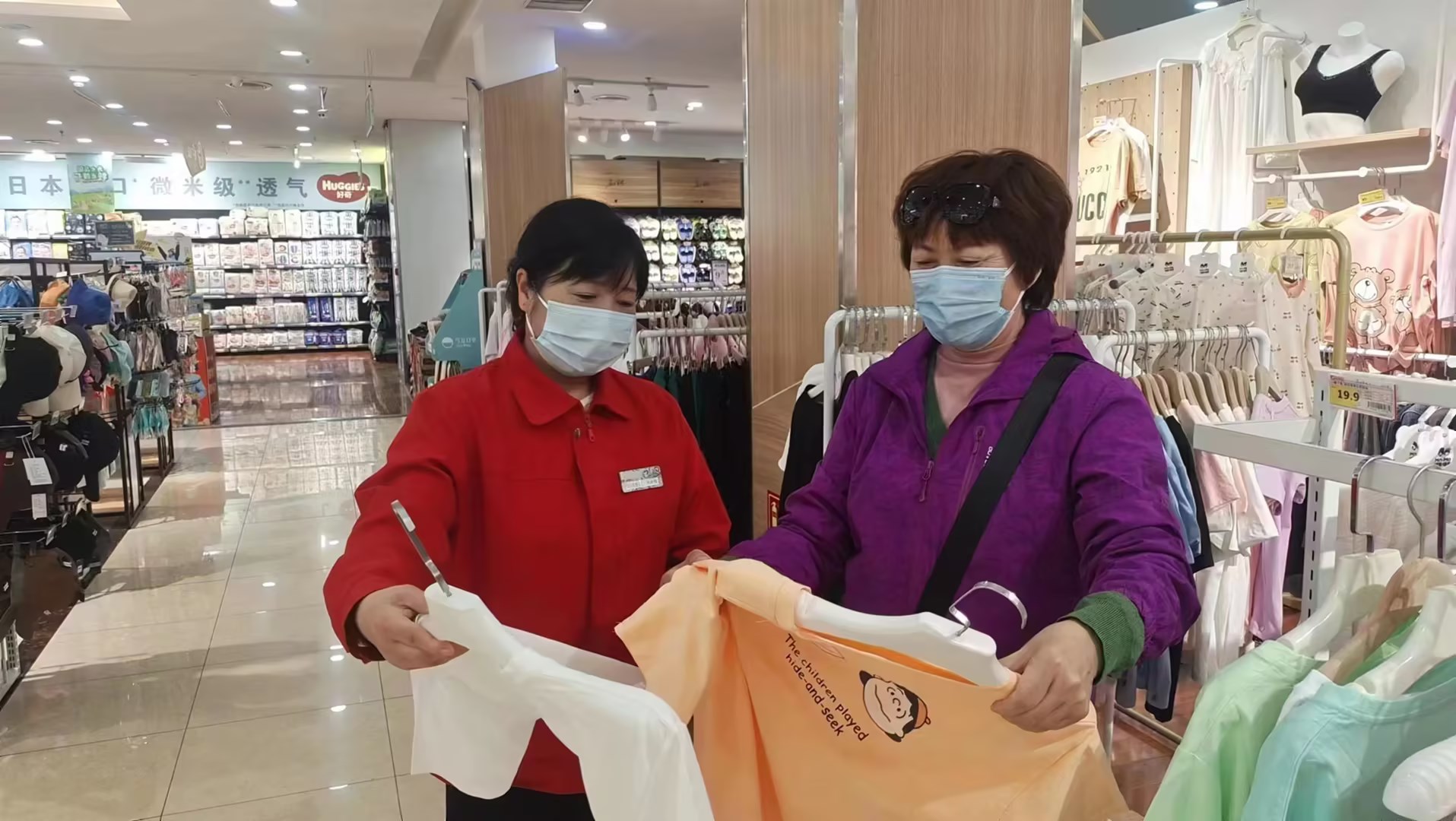 五一店刘风敏 点滴温暖感动顾客